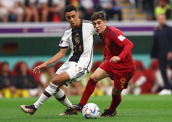 两位超新星穆西亚拉、加维对位&nbsp;图据IC photo