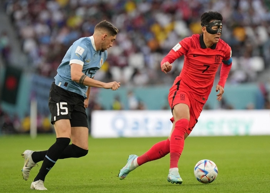 孙兴慜戴面具出战 图据IC photo