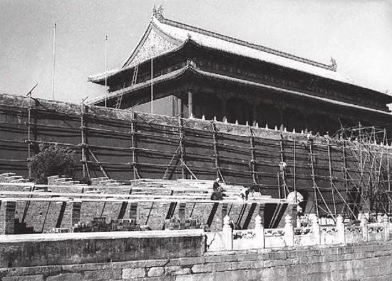 △那两座大看台，脚手架还没拆