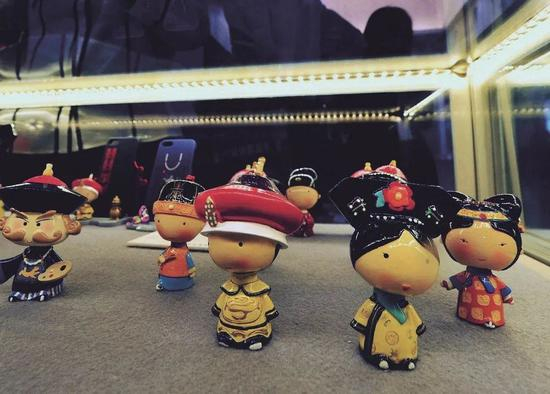 北京故宫博物院推出的宫廷宝贝等系列卡通人物形象。图/中新