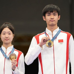 黄雨婷/盛李豪巴黎奥运夺金 中国选手 奥运会 黄雨婷 比赛 盛李豪 颁奖仪式 冠军 决赛 组合 选手 sina.cn 第2张