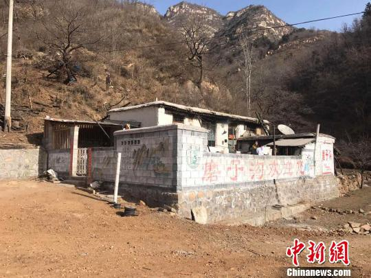 图为磨子沟村村口。　张帆　摄