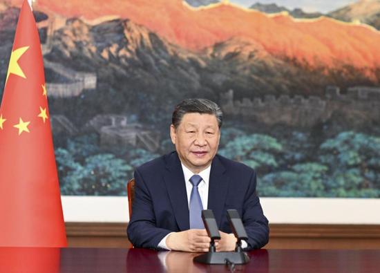 2024年6月6日,中国-吉尔吉斯斯坦-乌兹别克斯坦铁路项目三国政府间协定签字仪式在北京举行,国家主席习近平视频祝贺协定签署。新华社记者 李学仁 摄