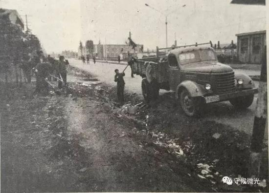 　　山火还在燃烧，漠河县却让县里各单位派车派人打扫市容卫生，以“迎接”上级领导的视察。本报记者 叶研/摄