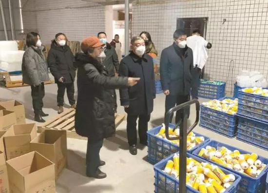 日前，四川省德阳市应急管理局组成多个工作组，赴各生产企业开展安全生产指导服务。（张成华 摄）
