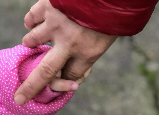 ▷小雪和姥姥在一起