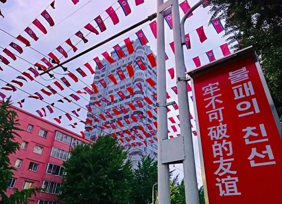 △6月19日晚的平壤街头。