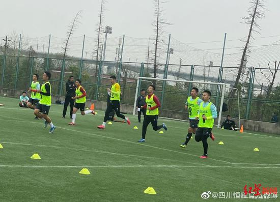 ▲四川恒耀球员在训练中（图据恒耀官微）