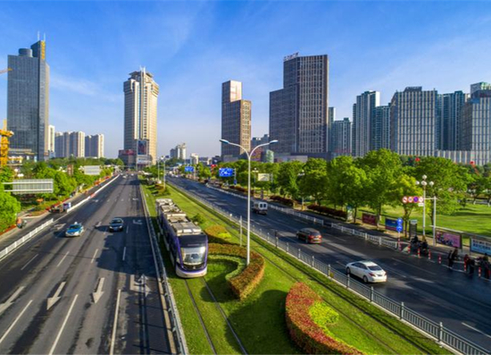  淮安现代有轨电车（央广网发 贺敬华 摄）