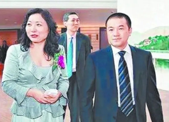 　·吴亚军和前夫蔡奎（右）。