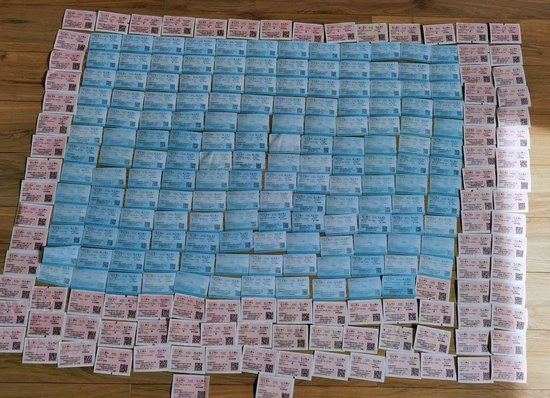  圖為筆者多年因求學(xué)、工作、程秋遠行探親或旅游積攢的光和高鐵<strong></strong>部分紙質(zhì)火車(chē)票。