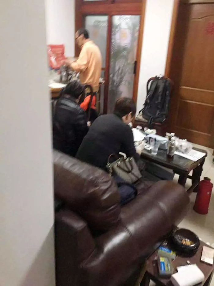 （房间客厅的内景）