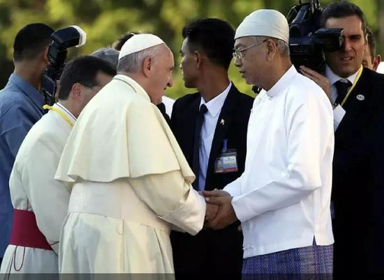 总统身体一天天憔悴，人们也是看在眼里，疼在心里