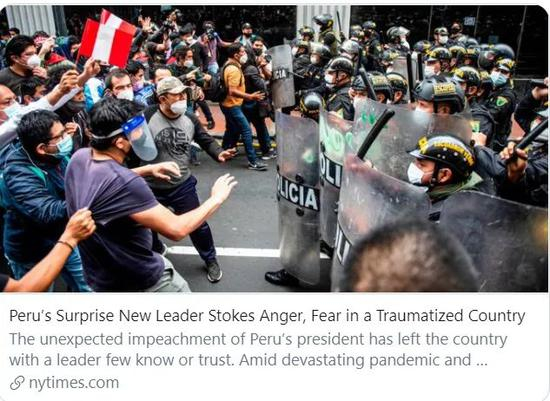 秘鲁民众抗议梅里诺就职，并与当地警方发生冲突。/ 《纽约时报》报道截图