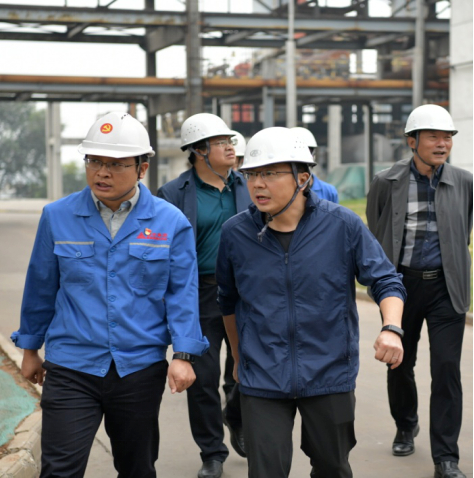  马军祥（前排右）