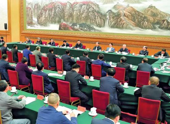 　　11月1日，中共中央总书记、国家主席、中央军委主席习近平在北京人民大会堂主持召开民营企业座谈会并发表重要讲话。图/新华