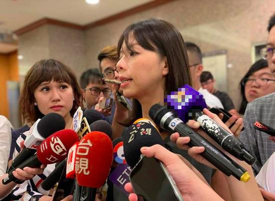 洪慈庸13日宣布退出“时代力量”