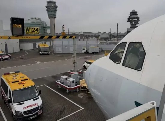 国泰航空CX380航班起飞后折返。受访者供图