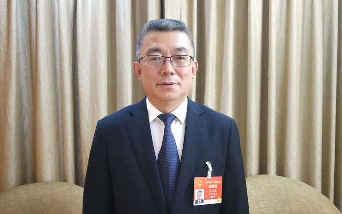  ▲全国人大代表、张家口一中特级教师尤立增。受访者供图