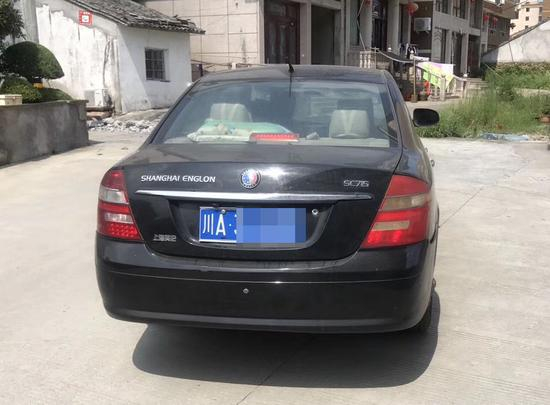　　事后林女士拍下了涉事车辆，她与受害女孩家属确认，犯罪嫌疑人与她前天所坐的川A牌照车辆为同一辆车。