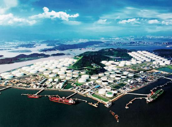 （图为浙江舟山岙山岛国家石油储备基地）