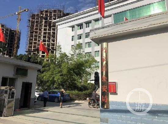 ▲巧家县公安局局长魏雪松表示，警方会尽快查清相关案件细节。摄影/上游新闻记者 胡磊