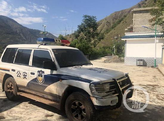 ▲2019年10月，警方进村调查冷某被拐卖问题。摄影/上游新闻记者 胡磊