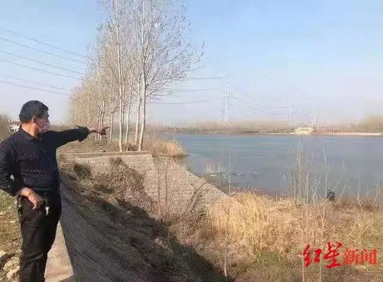 苏明双在沂河附近