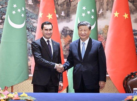 2023年5月18日下午,国家主席习近平在西安会见来华出席中国-中亚峰会的土库曼斯坦总统别尔德穆哈梅多夫。会见后,两国元首共同见证签署科技、海关等领域多项双边合作文件。新华社记者 谢环驰 摄