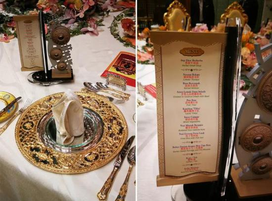 △看看午宴菜单，来感受下融合了穆斯林和东南亚特色的文莱美食。（央视记者杨光拍摄）