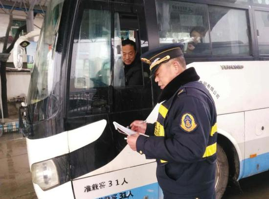 钟永忠生前在岗值班
