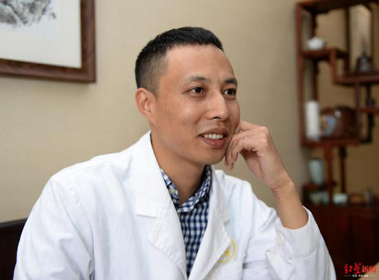 2020年4月17日，中医医生陈伟军接受采访