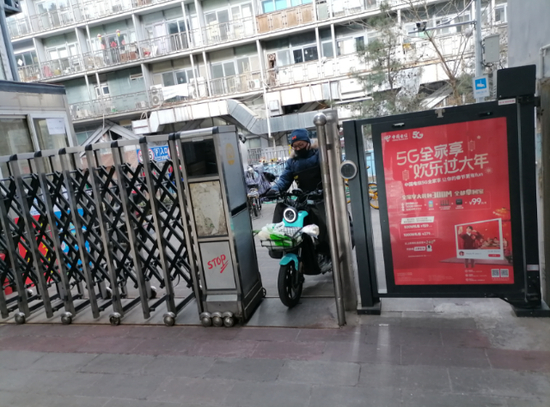 崇文门外solo小区安装了人脸识别系统，加强了进出管理