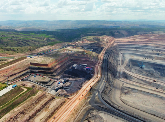 内蒙古鄂尔多斯市准格尔旗黑岱沟露天煤矿 贺书琛摄