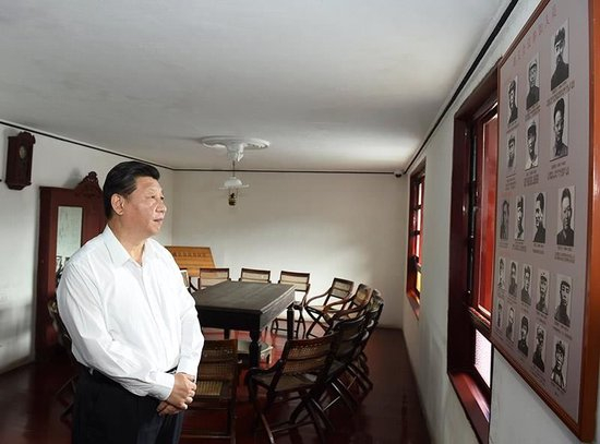 △2015年6月16日，习近平总书记在贵州参观遵义会议会议室。