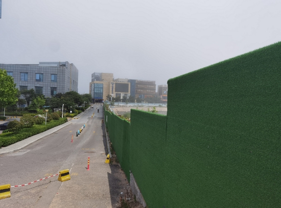  蓝湾中心项目侧景。摄影/帅可聪