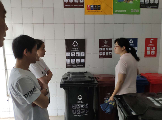 　　街道绿化市容所再次至兴业大厦现场查看，并进入内部检查