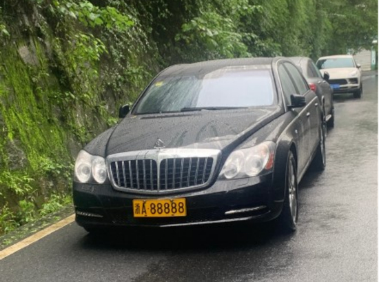 ·网传的钱峰雷的座驾和浙A88888车牌。