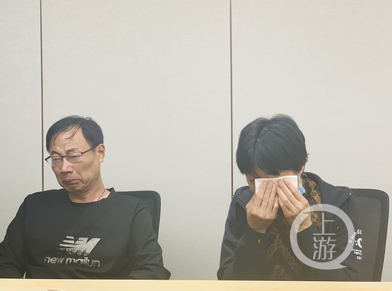 11月18日，上海，刘敏父母表示，只希望能判处严豪杰死刑。/记者 时婷婷