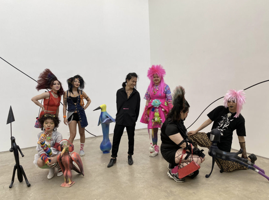 罗福兴和艺术家叶甫纳一起合作的艺术项目《杀马特发廊》