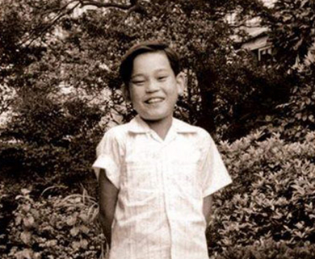  ·童年时期的李健熙。