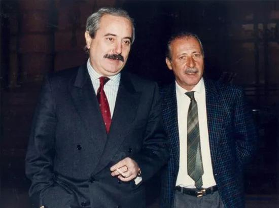  ·先后殉难的两位反黑法官。左为法尔科内，右为博尔塞利诺。