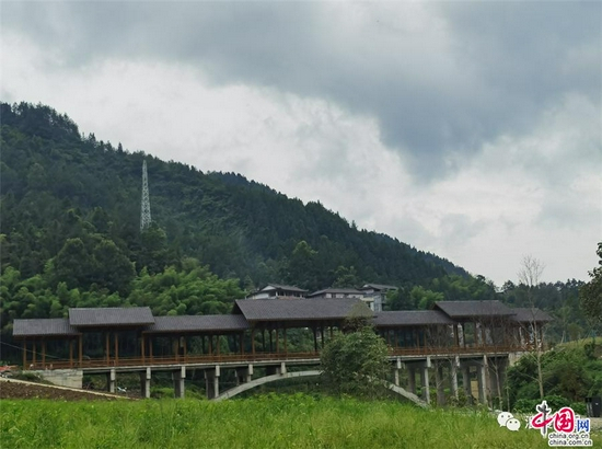  彭家寨景区墨客廊桥