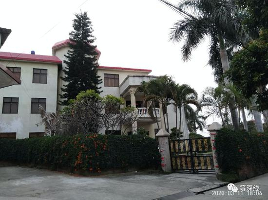  杨金锵在村里的欧式别墅住宅。&nbsp; &nbsp; &nbsp; &nbsp;《等深线》记者 程维 摄影