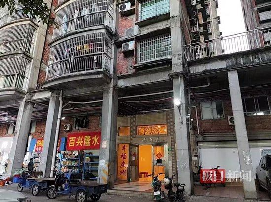  烂尾的龙怡苑德兴楼A3栋外景