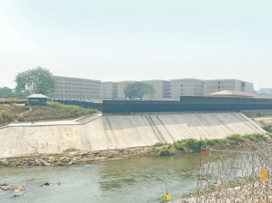  泰国边境城市湄索，河对面是缅甸妙瓦底&nbsp;图源：北京日报