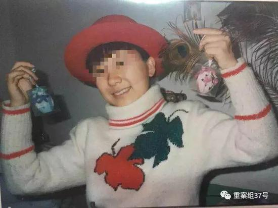 ▲大学时代的高岩。图片来源于网络。