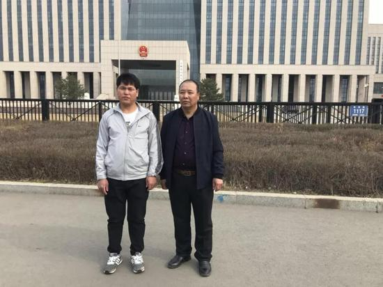 　▷刘忠林（左）和王贵贞