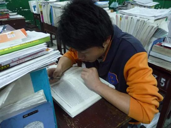 ▷准备高考的徐佳