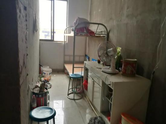 孩子爷爷老杨在南京工地看大门时的住所。新京报记者王双兴 摄